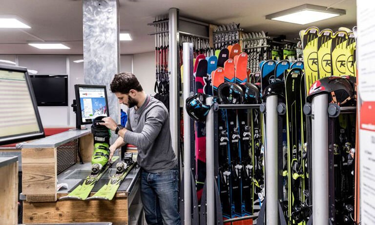 Rental tech adjusting skis